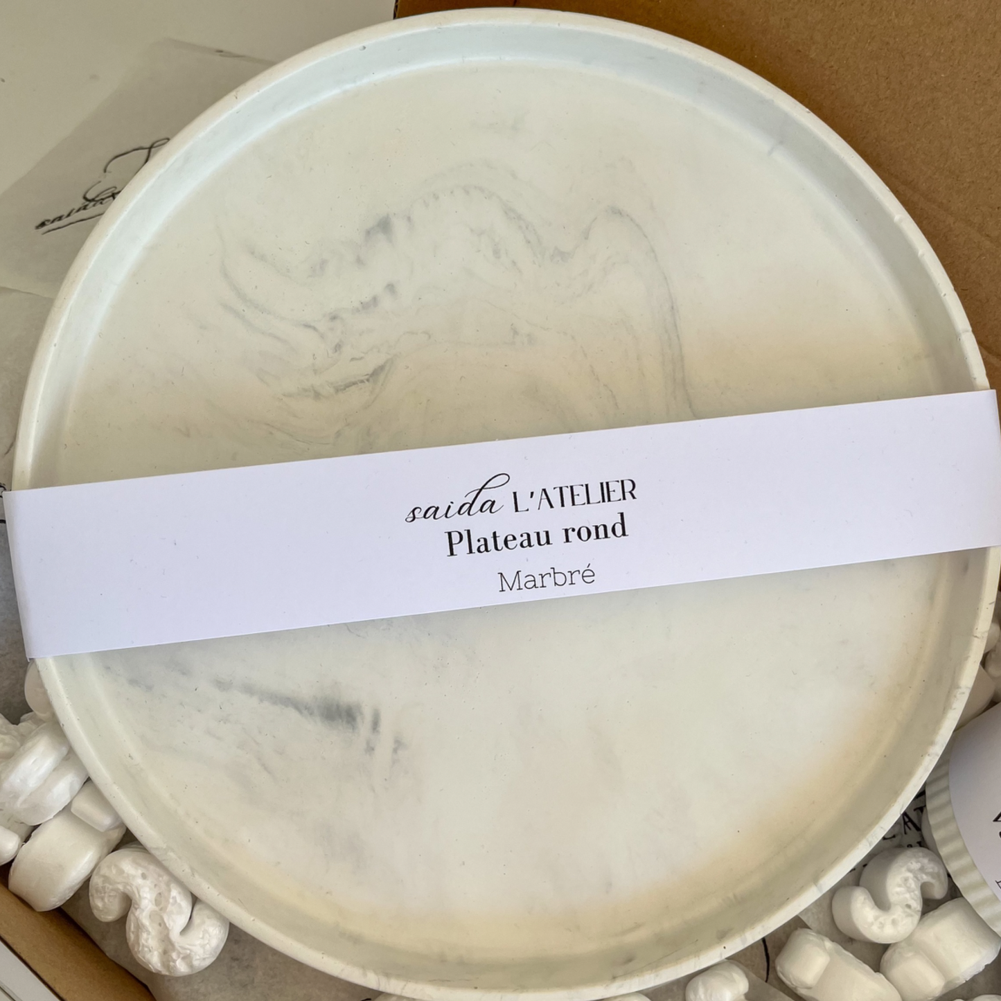 Plateau rond décoratif Marbré legèrement.