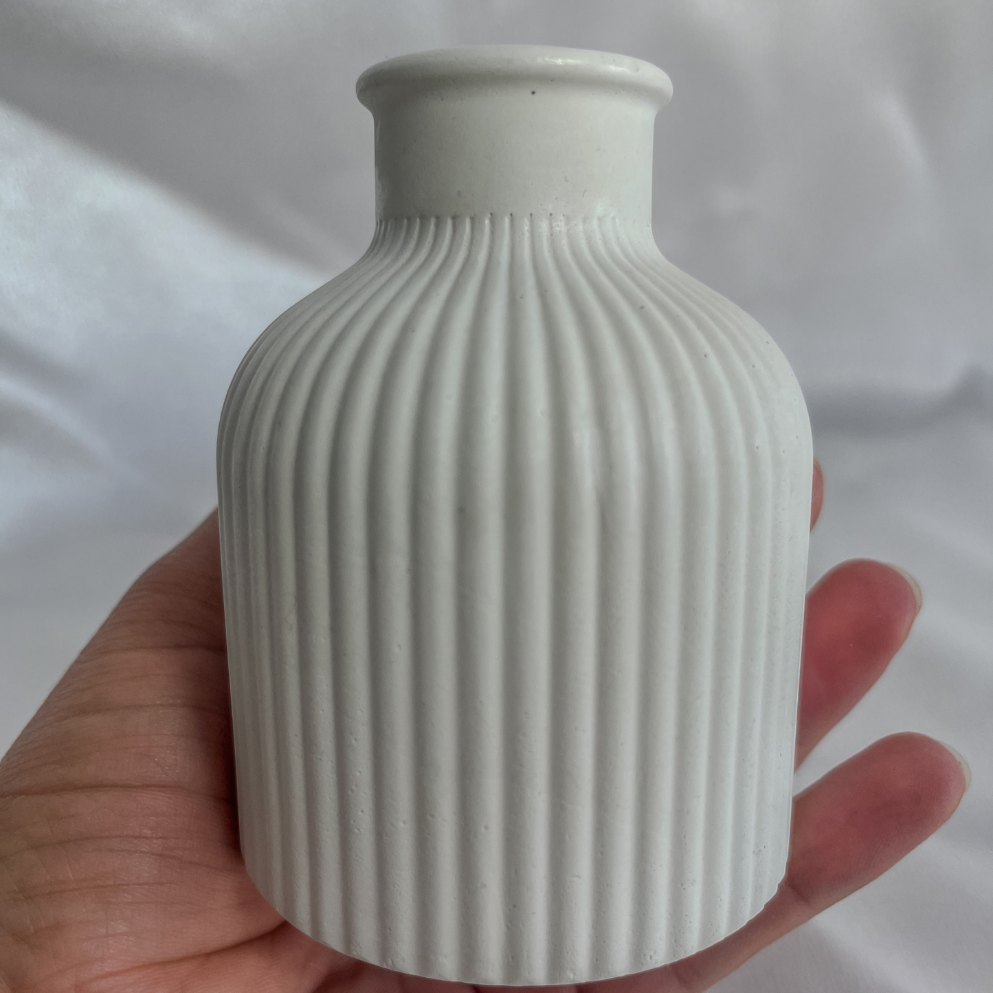 Petit vase cannelé minimaliste