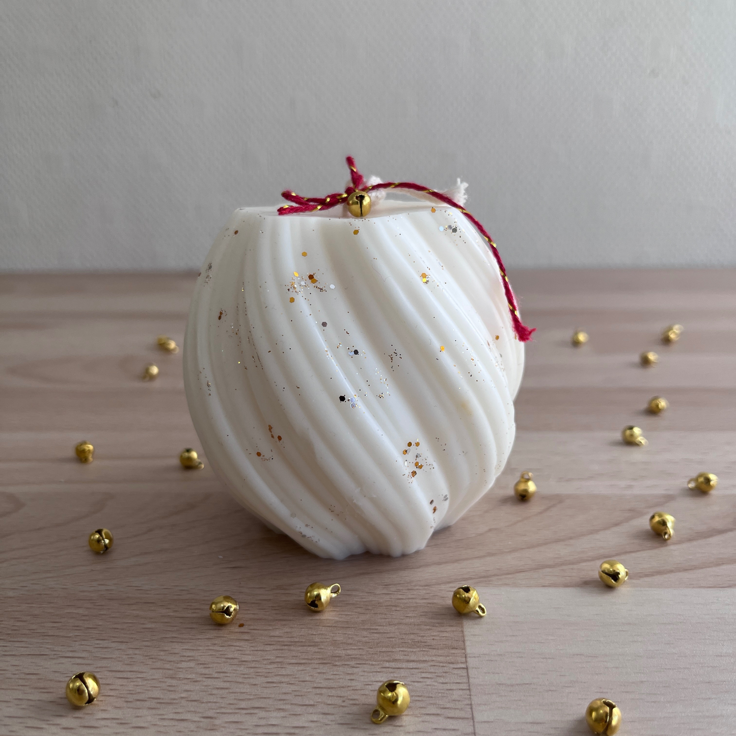 Perle Ondulée — Bougie décorative artisanale